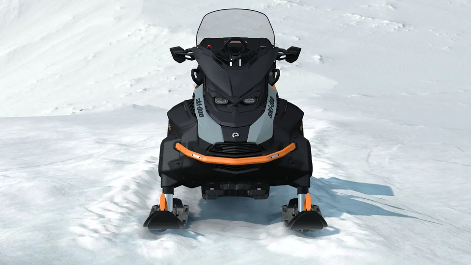 Ski-Doo Skandic SE 2027, Airy Blue, вид спереди