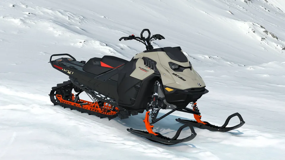 Ski-Doo Summit Adrenaline 2027, Arctic Desert, вид спереди справа
