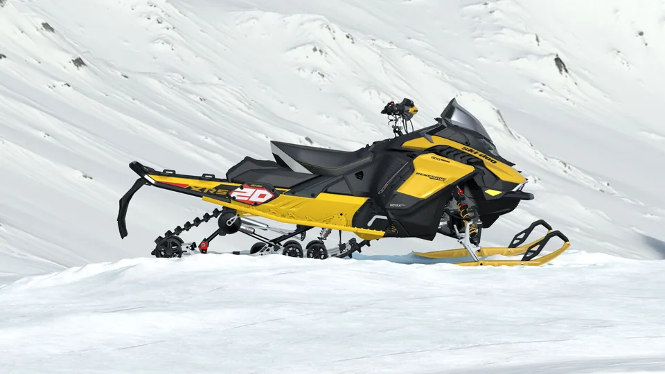 Ski-Doo Renegade X-RS 2027 с мотором 900 ACE Turbo R, цвет Circuit Yellow 20th Anniversary
