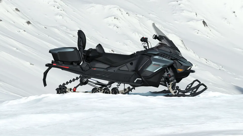 Ski-Doo Grand Touring LE с пакетом Platinum 2027, Mineral Blue, вид сбоку