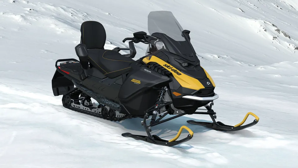 Ski-Doo Grand Touring Sport 2027, Neo Yellow, вид спереди справа