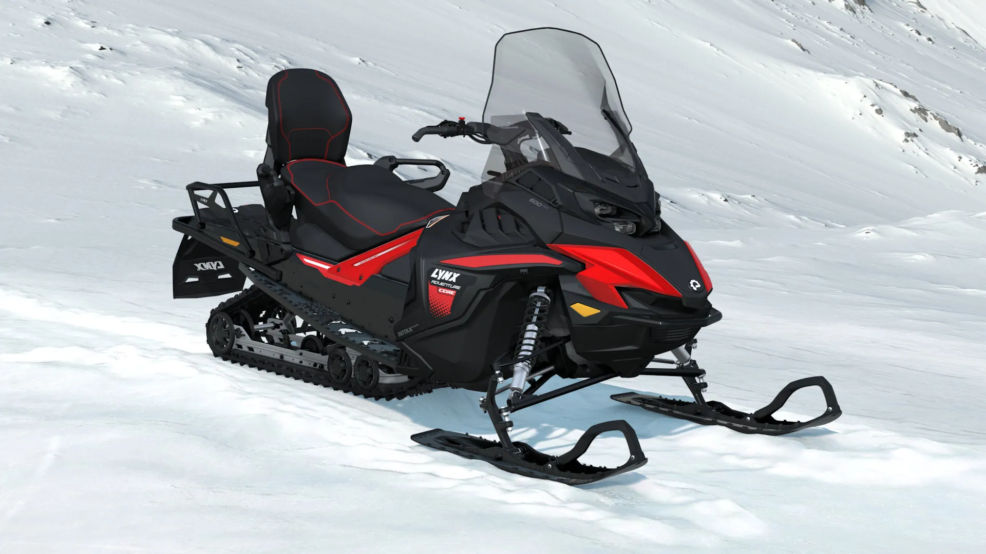 Lynx Adventure Core 2027, Viper Red / Black, вид спереди справа