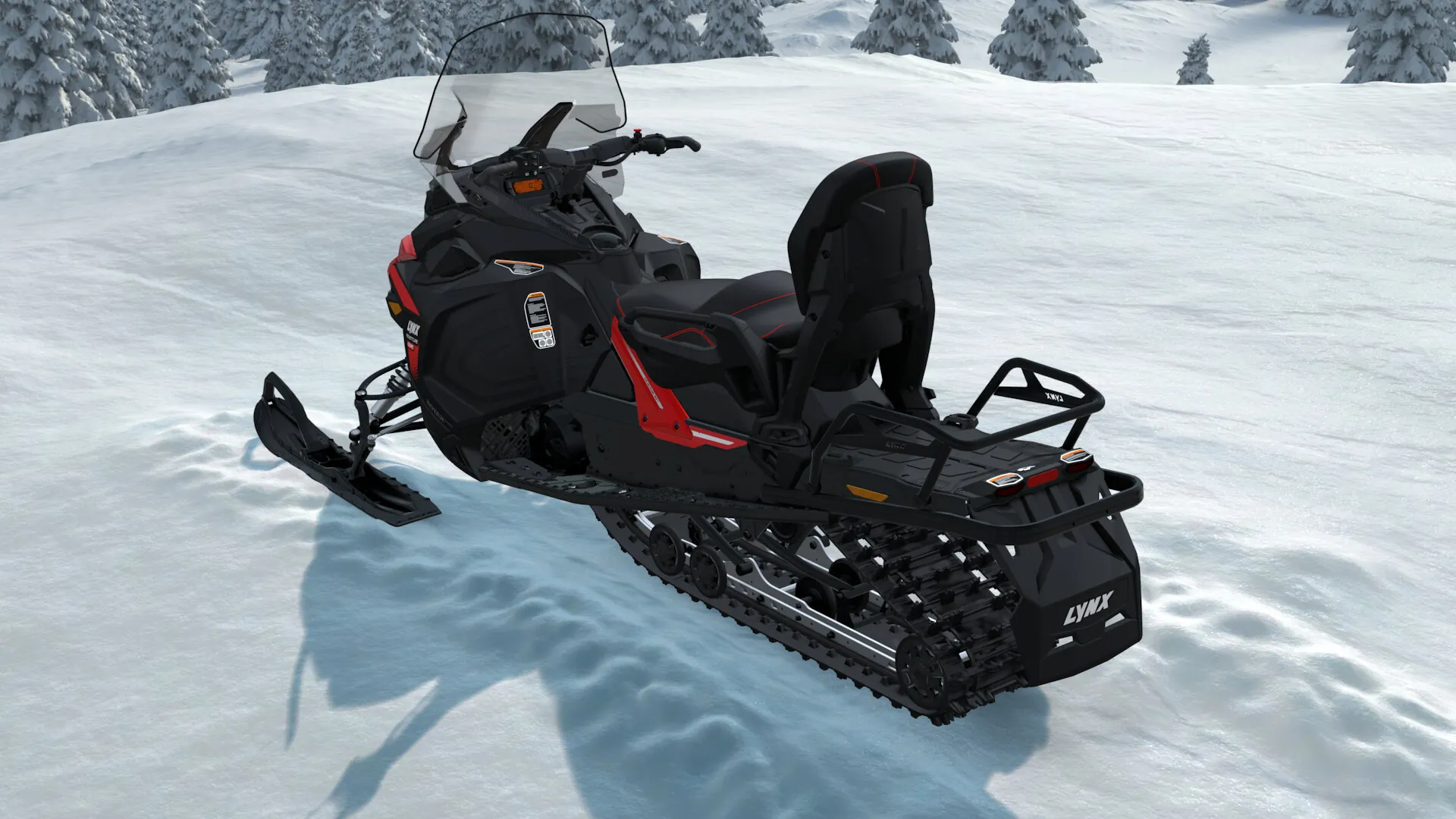 Lynx Adventure Core 2027, Viper Red / Black, вид сзади слева