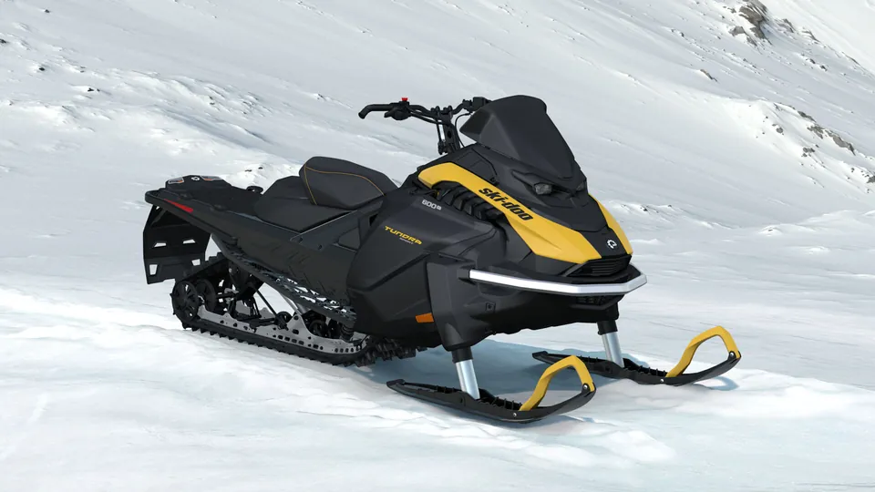 Ski-Doo Tundra Sport 2027, Neo Yellow, вид спереди справа