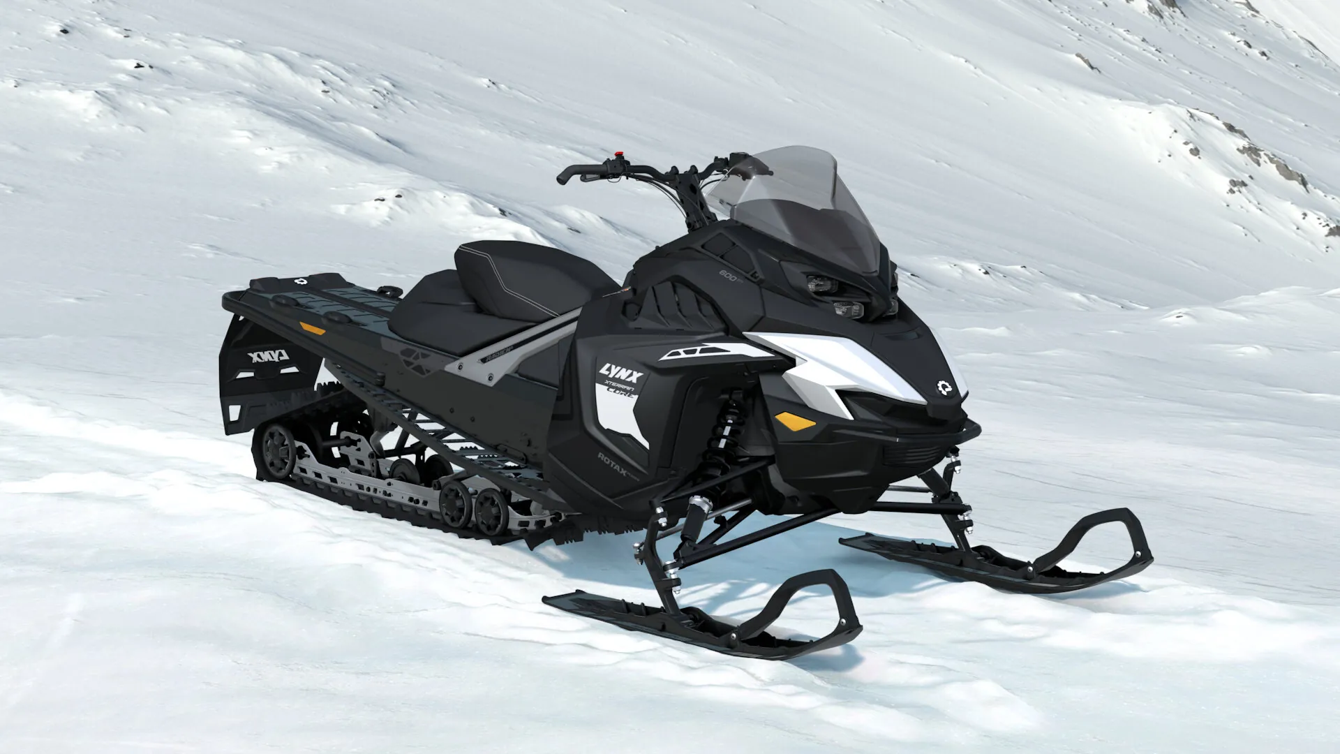 Lynx Xterrain Core 2027, Bright White / Black, вид спереди справа