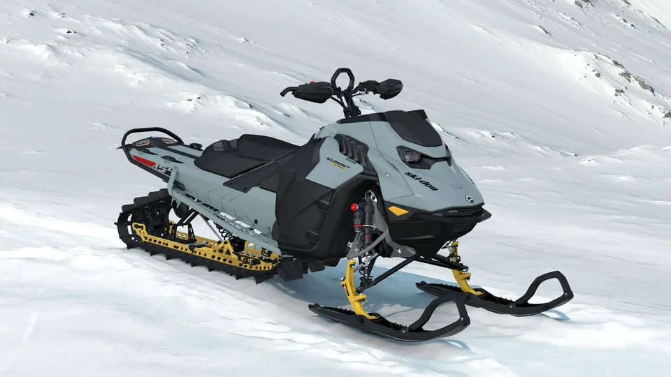 Ski-Doo Summit Expert 2027, Airy Blue, вид спереди справа