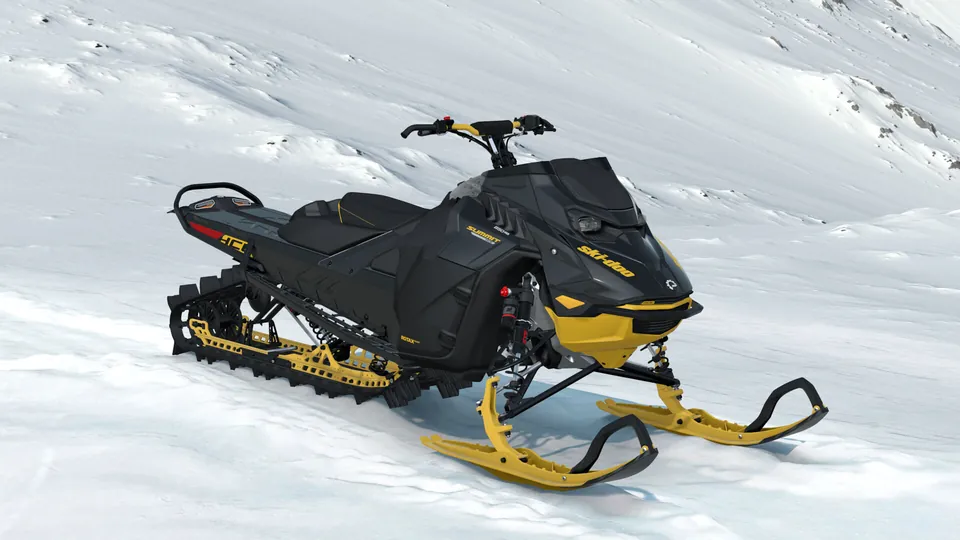 Ski-Doo Summit HCE 2027, Timeless Black, вид спереди справа