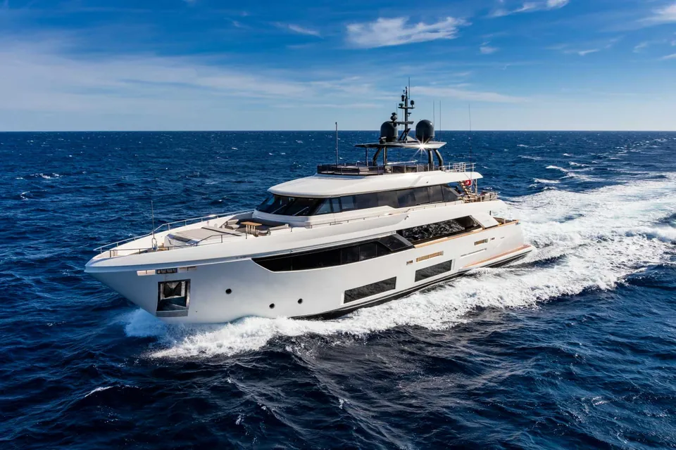 Custom Line Navetta 33
