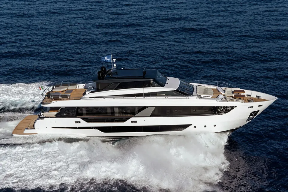 Ferretti Yachts 1000 Skydeck