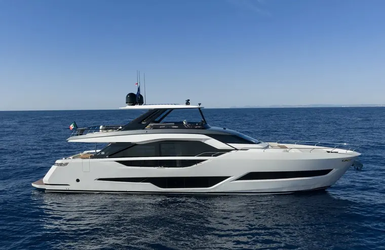 Ferretti Yachts 800