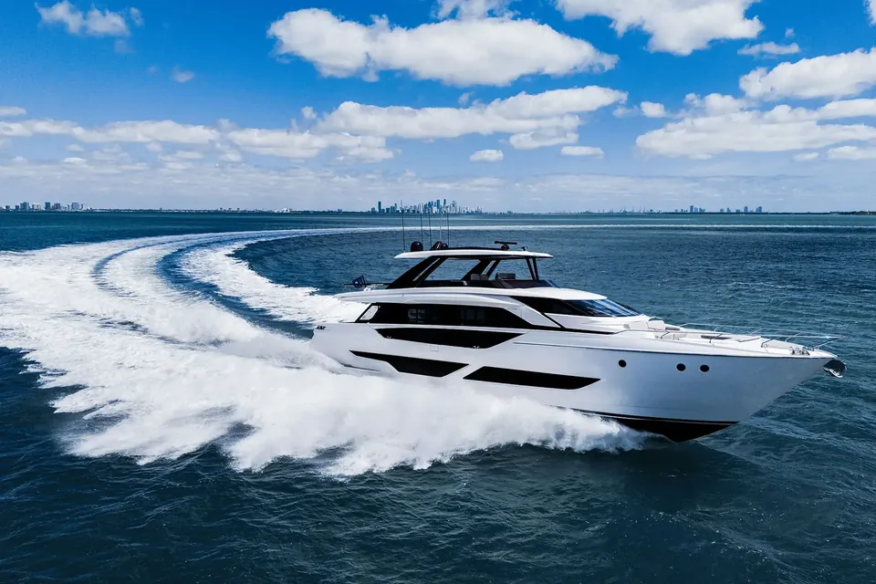 Ferretti Yachts 860