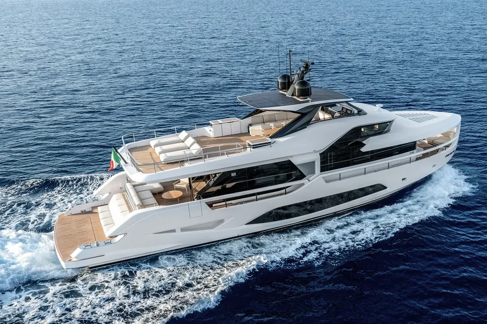 Ferretti Yachts Infynito 80