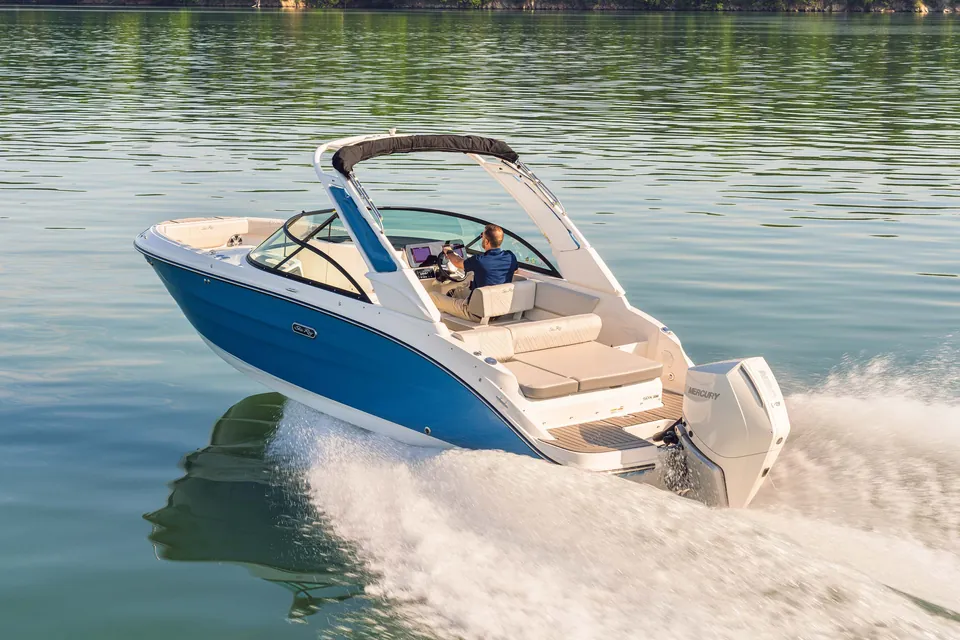 Sea Ray SDX 230 Outboard