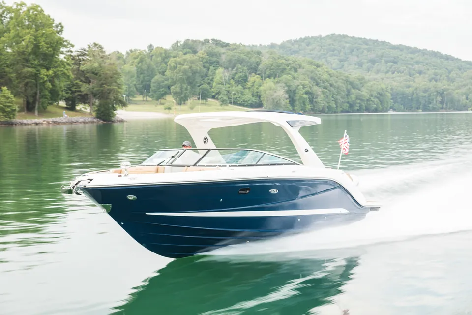 Sea Ray SLX 310 Outboard