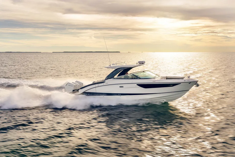 Sea Ray SLX 360 Outboard