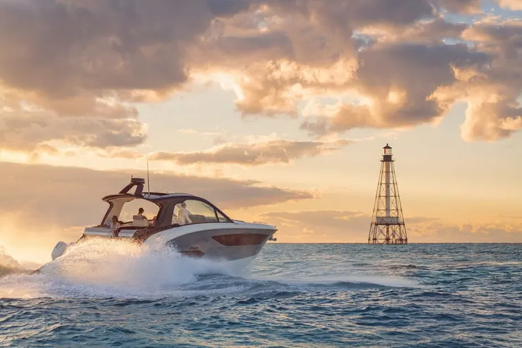 Sea Ray Sundancer 370 Outboard