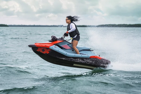 Гидроцикл Sea-Doo Spark Trixx на воде